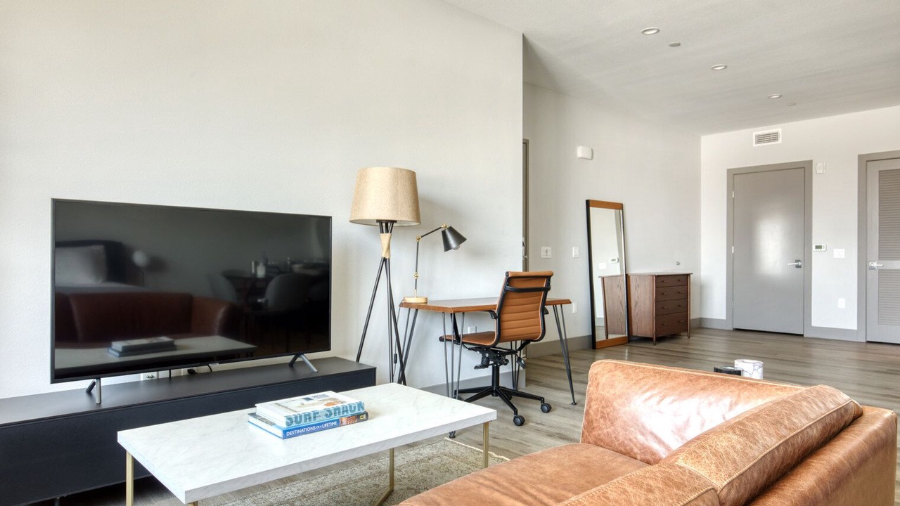 Photo of Livingroom in Mid-Wilshire
