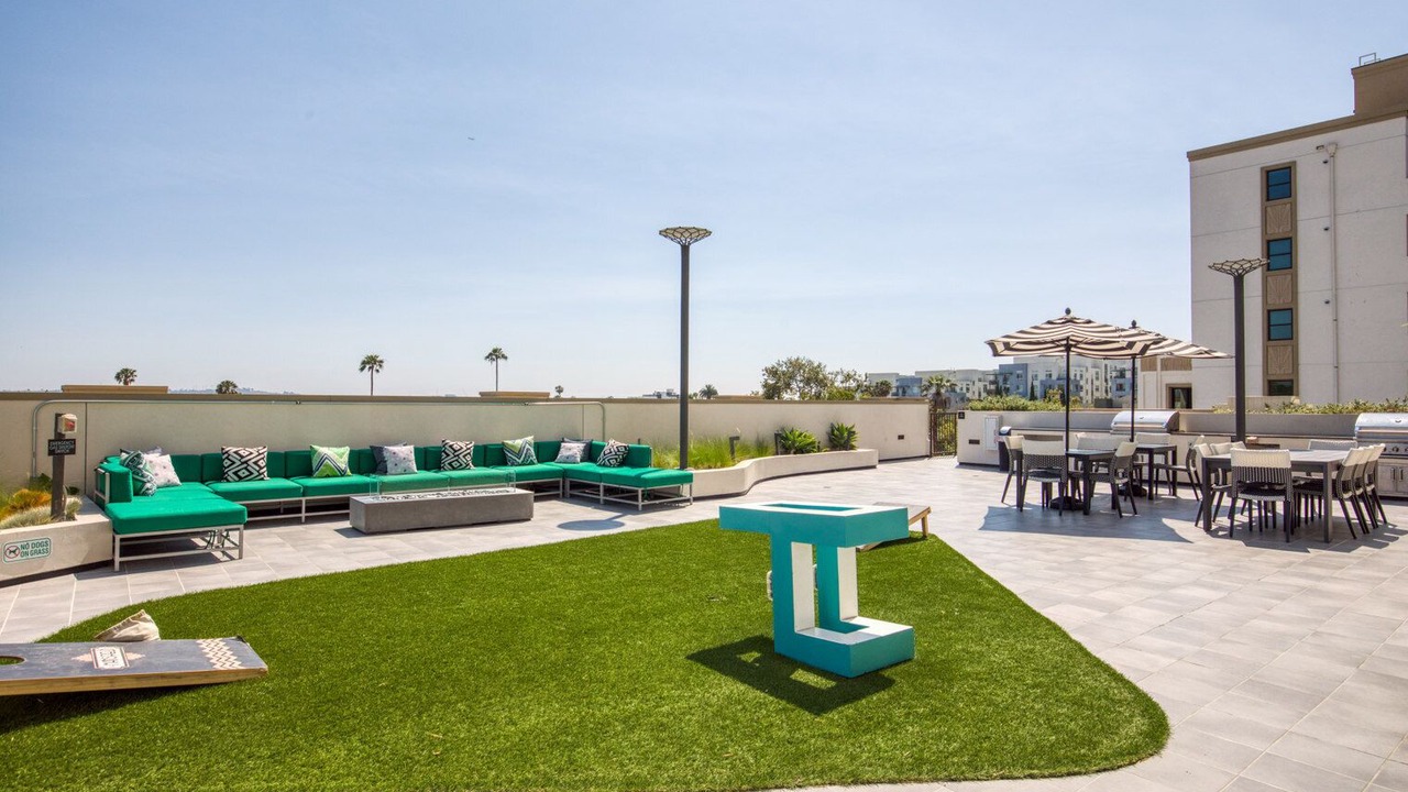 Photo of Outdoor in Mid-Wilshire