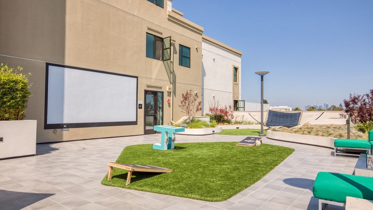 Photo of Patio Balcony in Mid-Wilshire