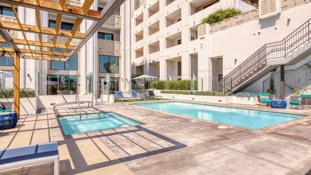 Photo of Outdoor in Mid-Wilshire