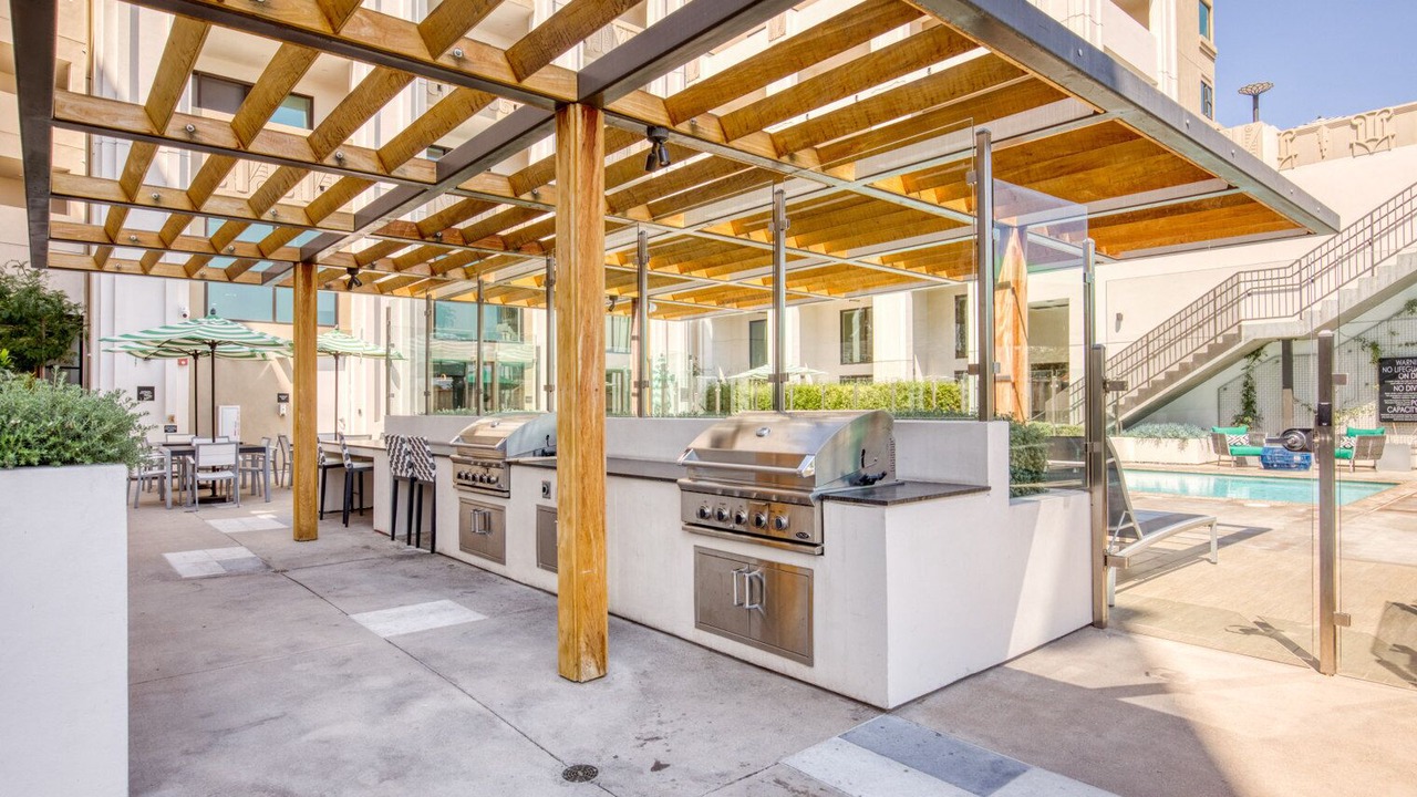 Photo of Outdoor in Mid-Wilshire