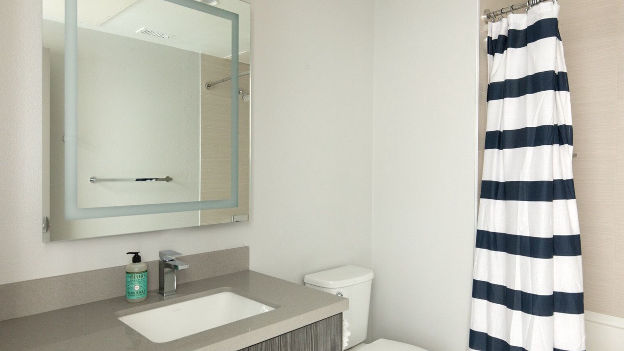 Photo of Bathroom in Mid-Wilshire