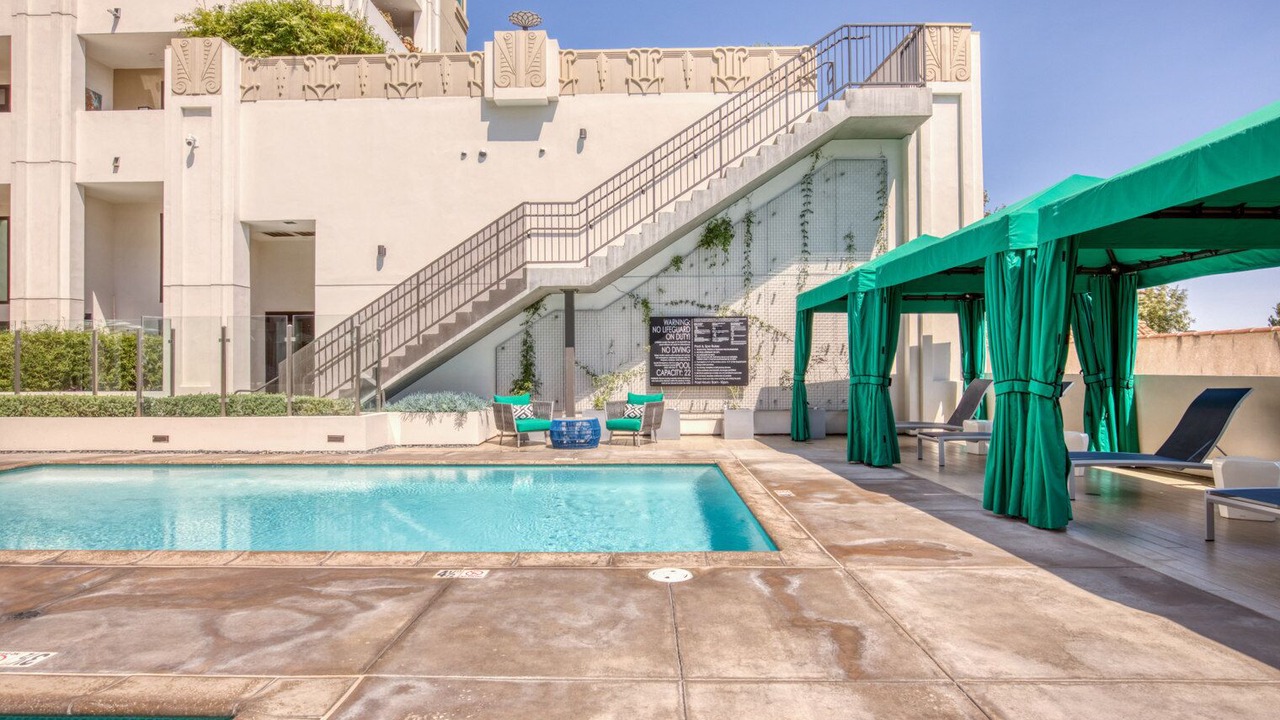Photo of Outdoor in Mid-Wilshire