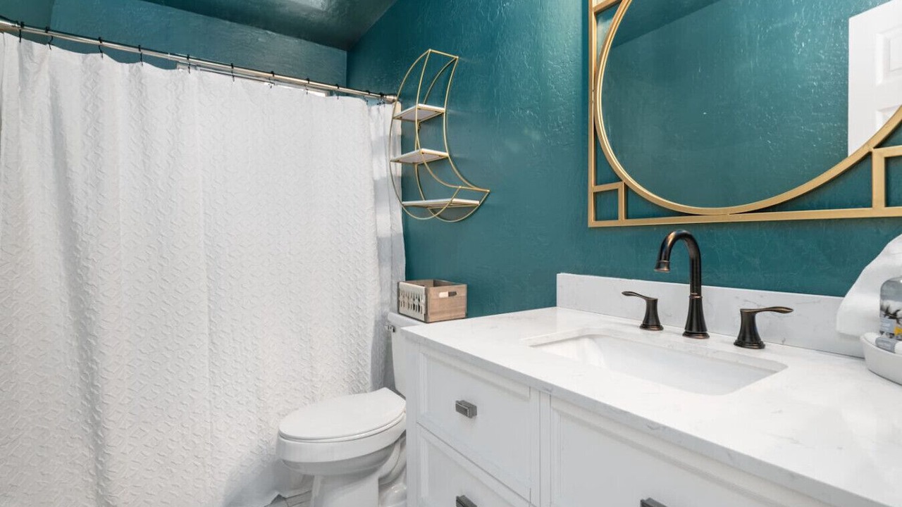 Photo of Bathroom in Peter Pan