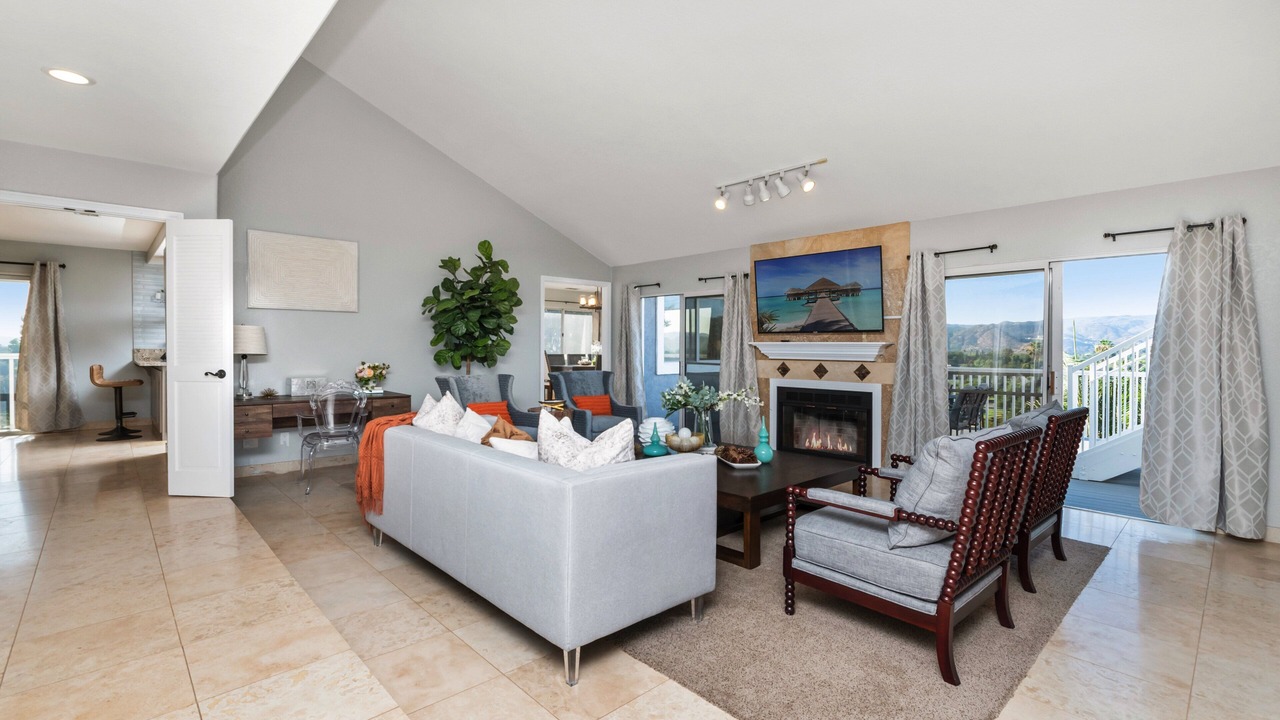 Photo of Livingroom in East Grove