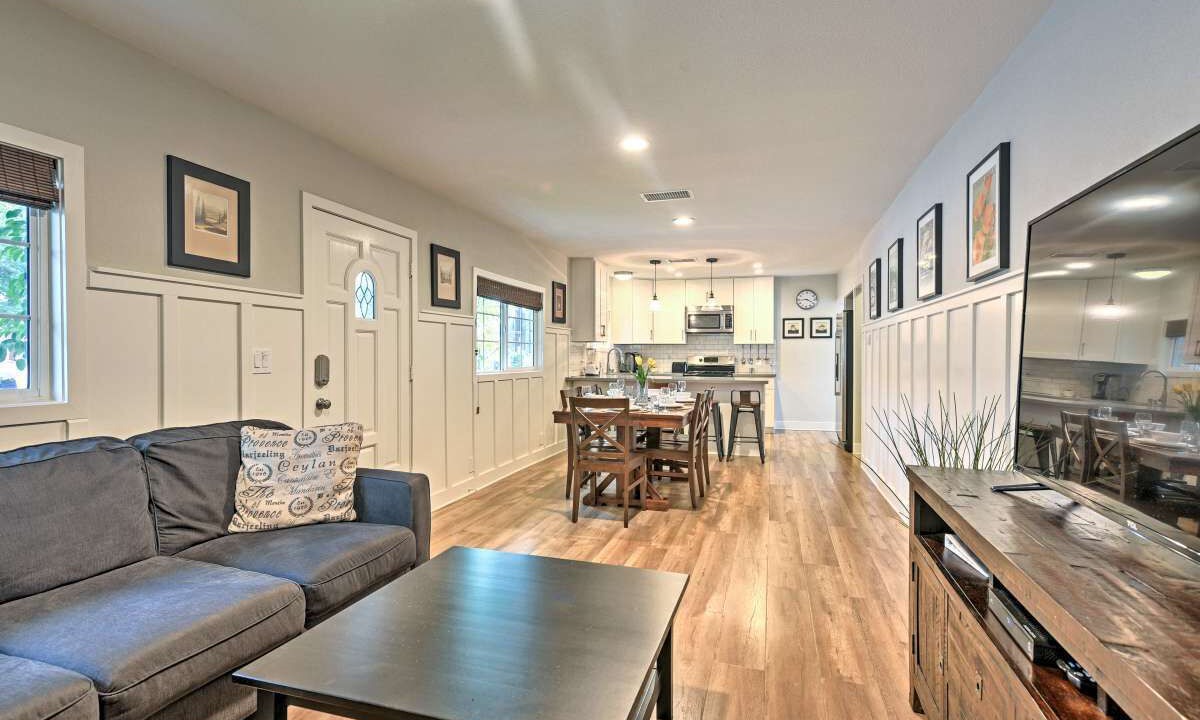 Photo of Livingroom in Anaheim Colony Historic District