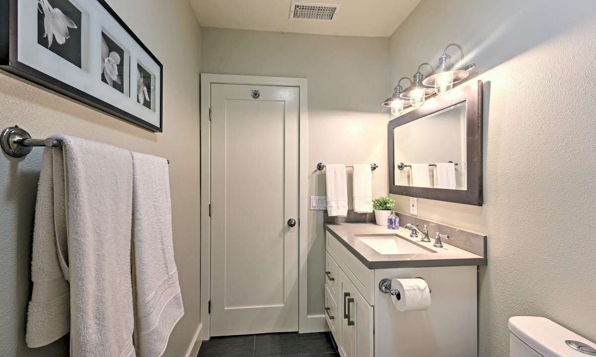 Photo of Bathroom in Anaheim Colony Historic District