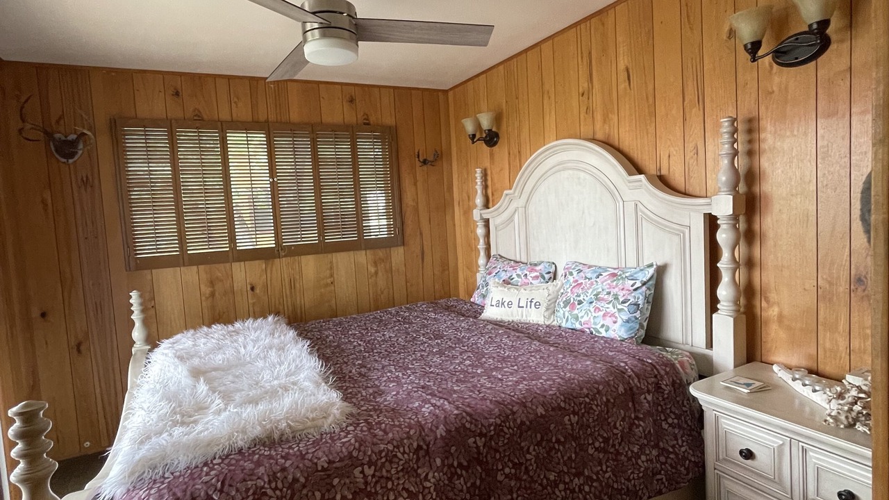 Photo of Bedroom in Crestline