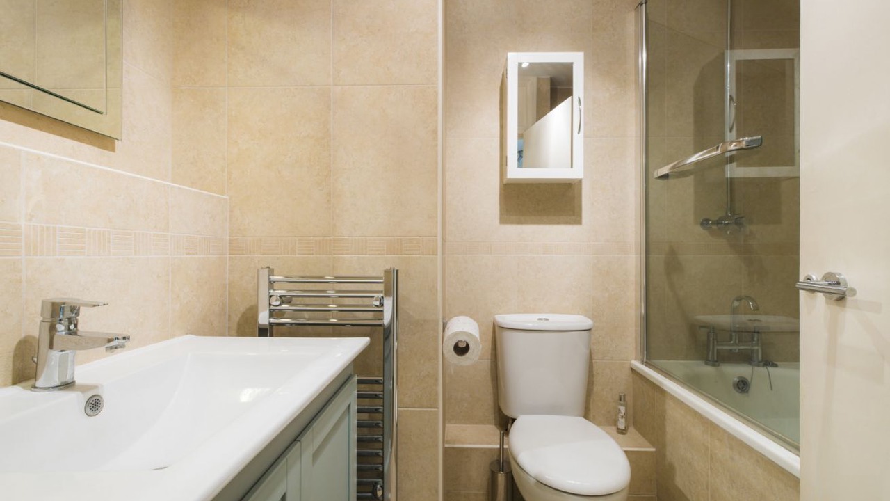 Photo of Bathroom in Queenhithe
