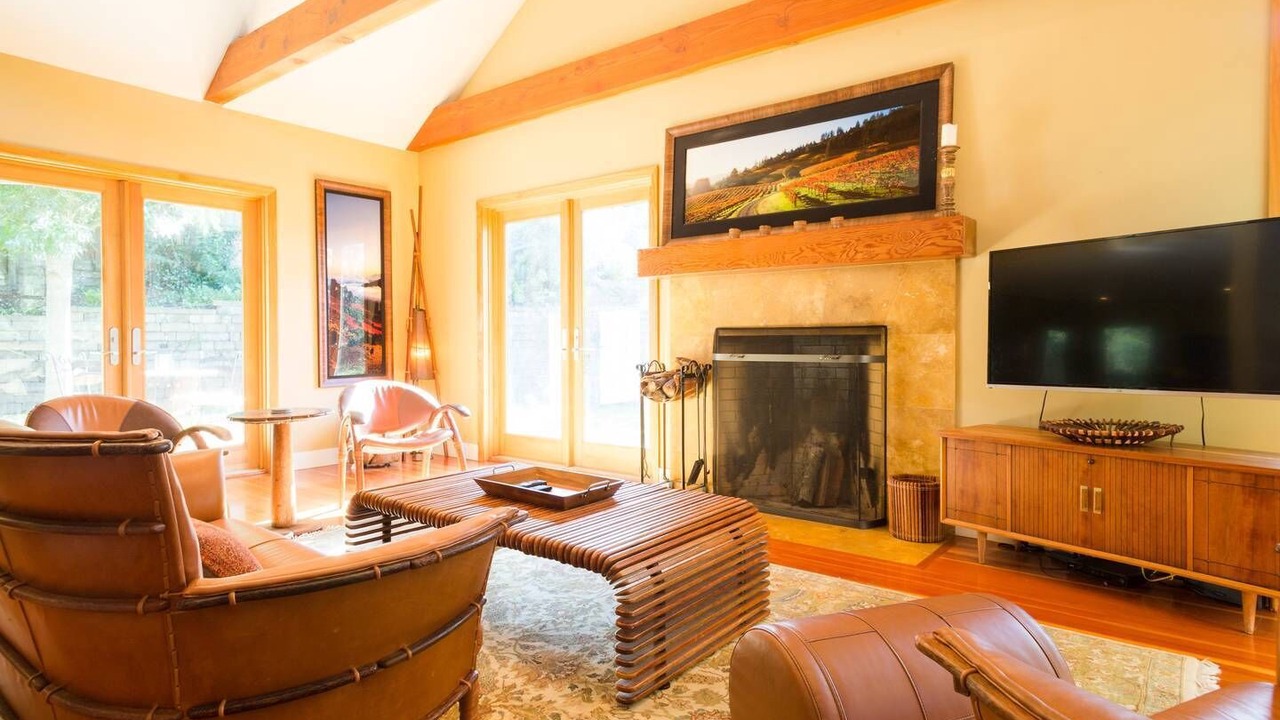 Photo of Livingroom in Penngrove