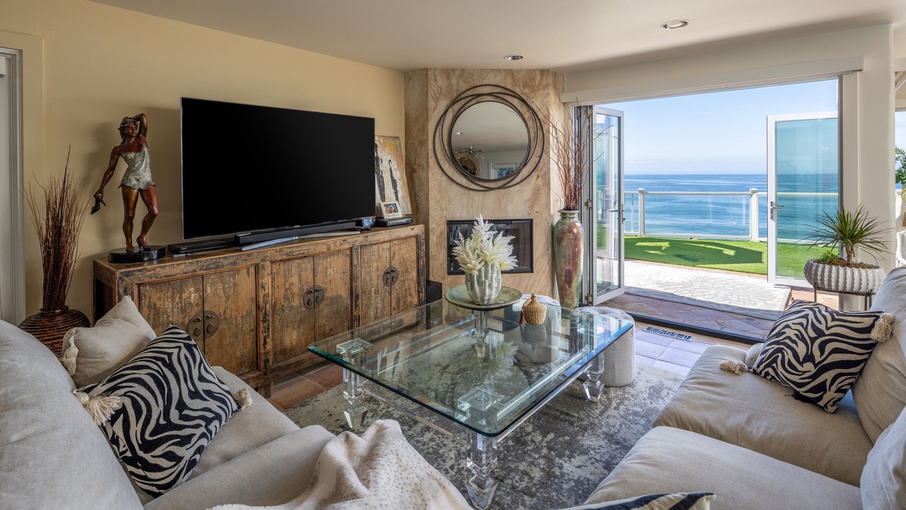 Photo of Livingroom in Olde Solana Beach