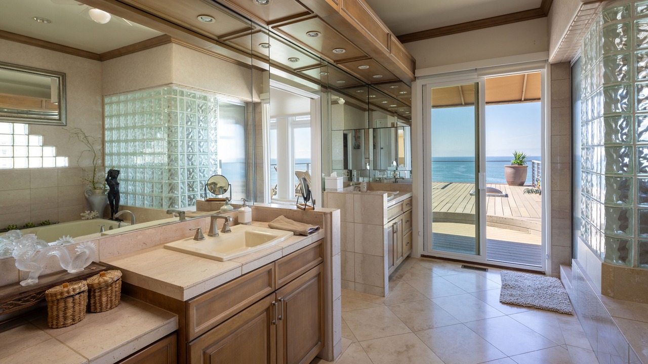 Photo of Bathroom in Olde Solana Beach