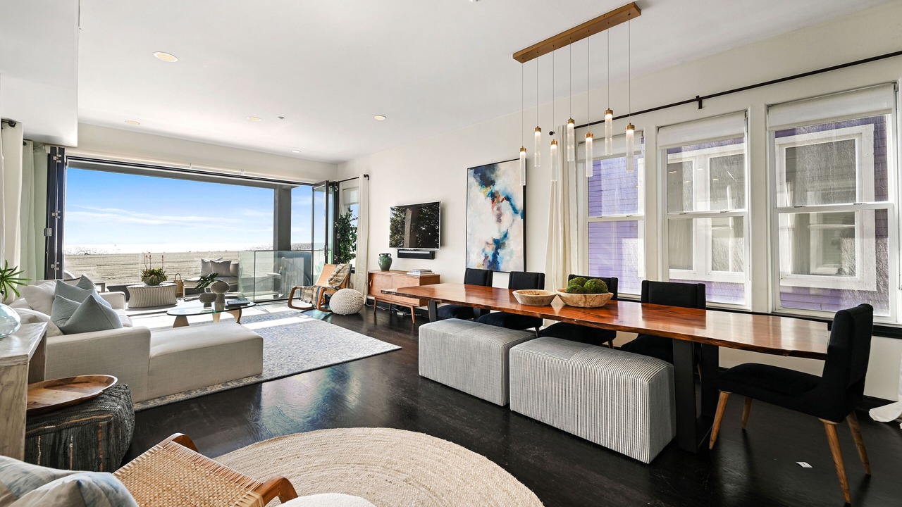 Photo of Livingroom in Downtown