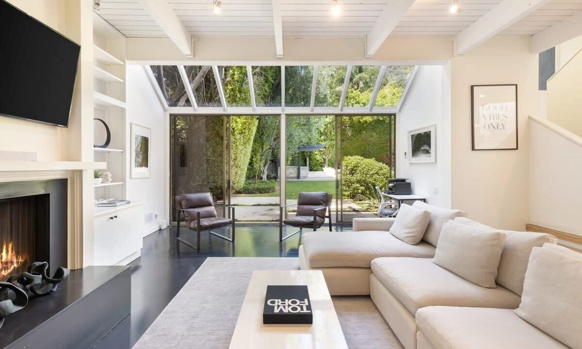 Photo of Livingroom in Eastern Malibu
