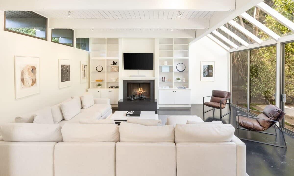 Photo of Bedroom in Eastern Malibu