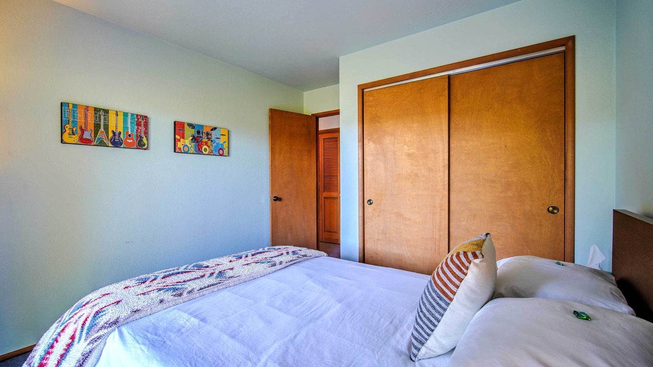 Photo of Bedroom in Crestline