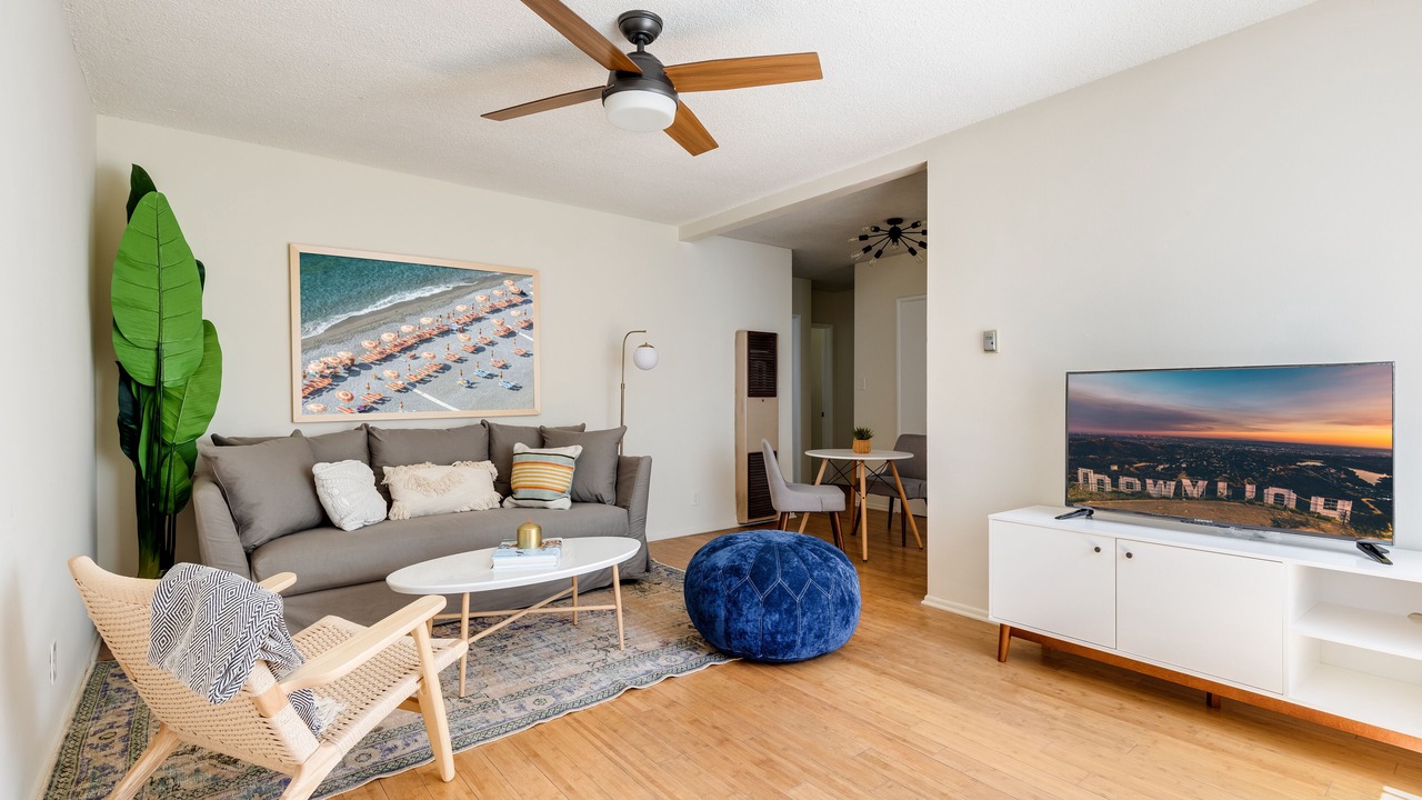 Photo of Livingroom in Beachwood Canyon