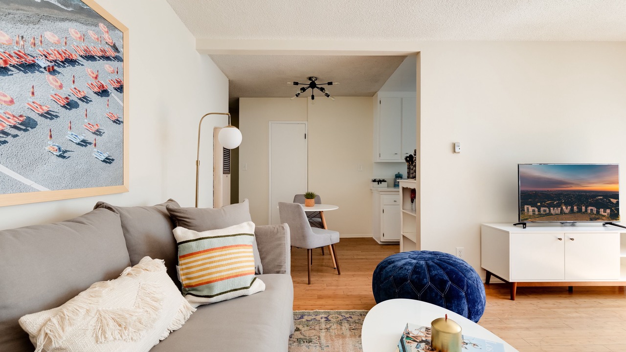 Photo of Livingroom in Beachwood Canyon