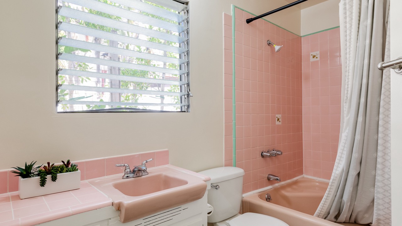 Photo of Bathroom in Beachwood Canyon
