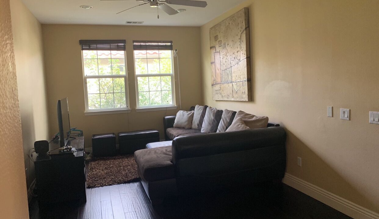 Photo of Livingroom in Stevenson Ranch