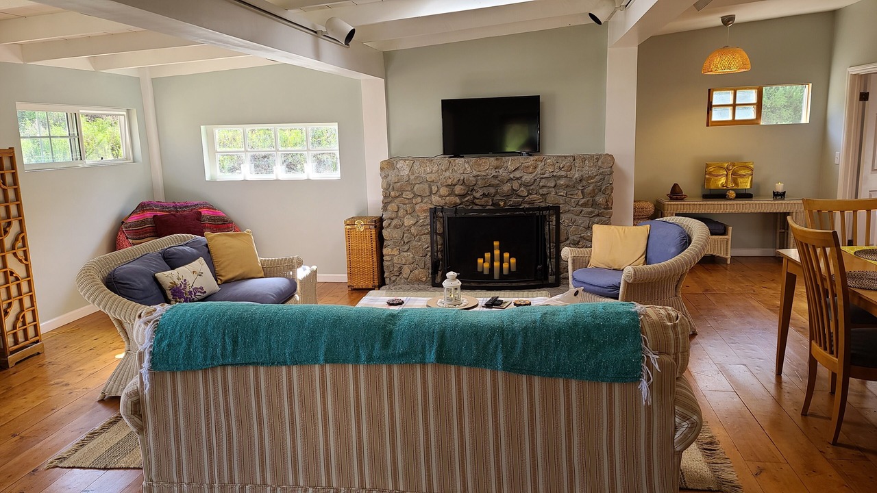 Photo of Livingroom in Western Malibu
