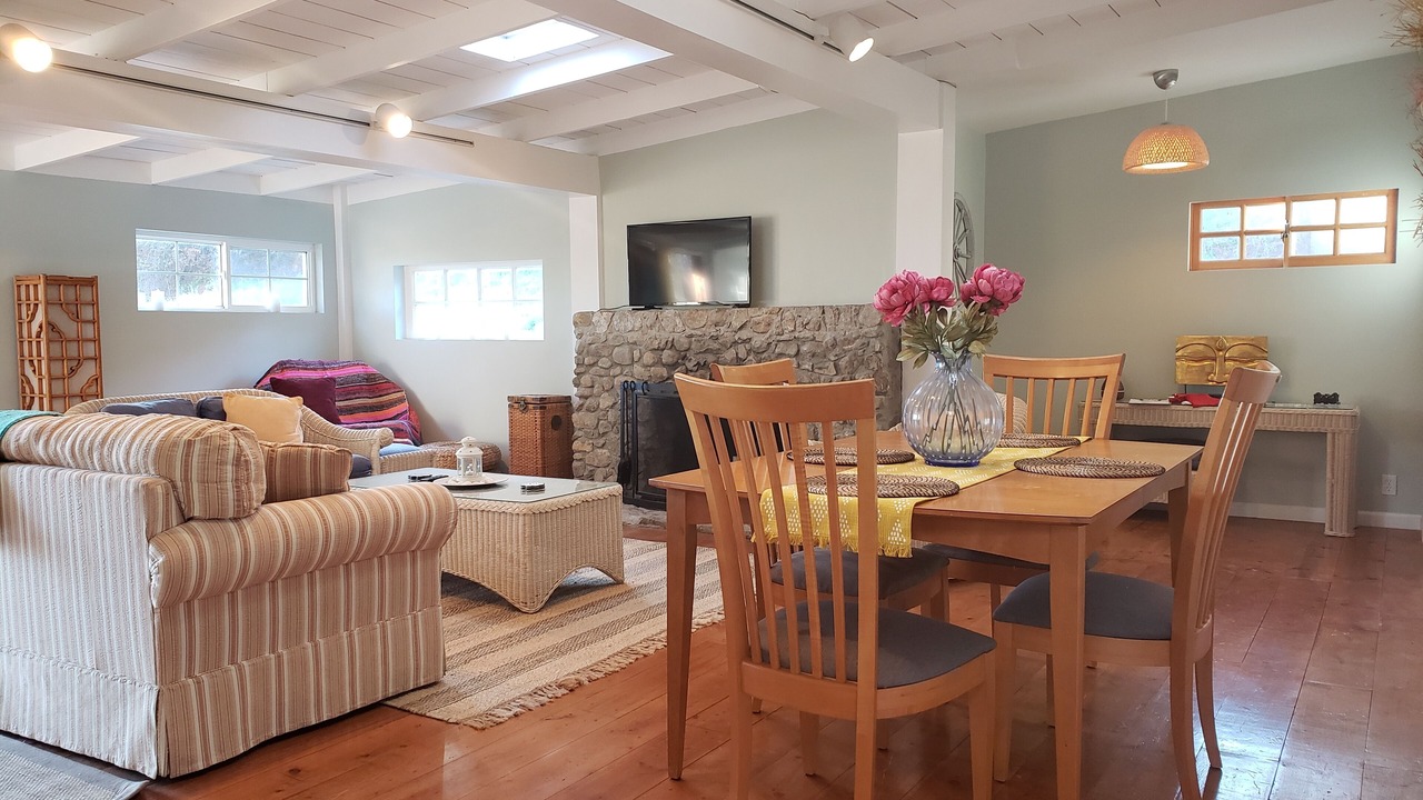 Photo of Livingroom in Western Malibu