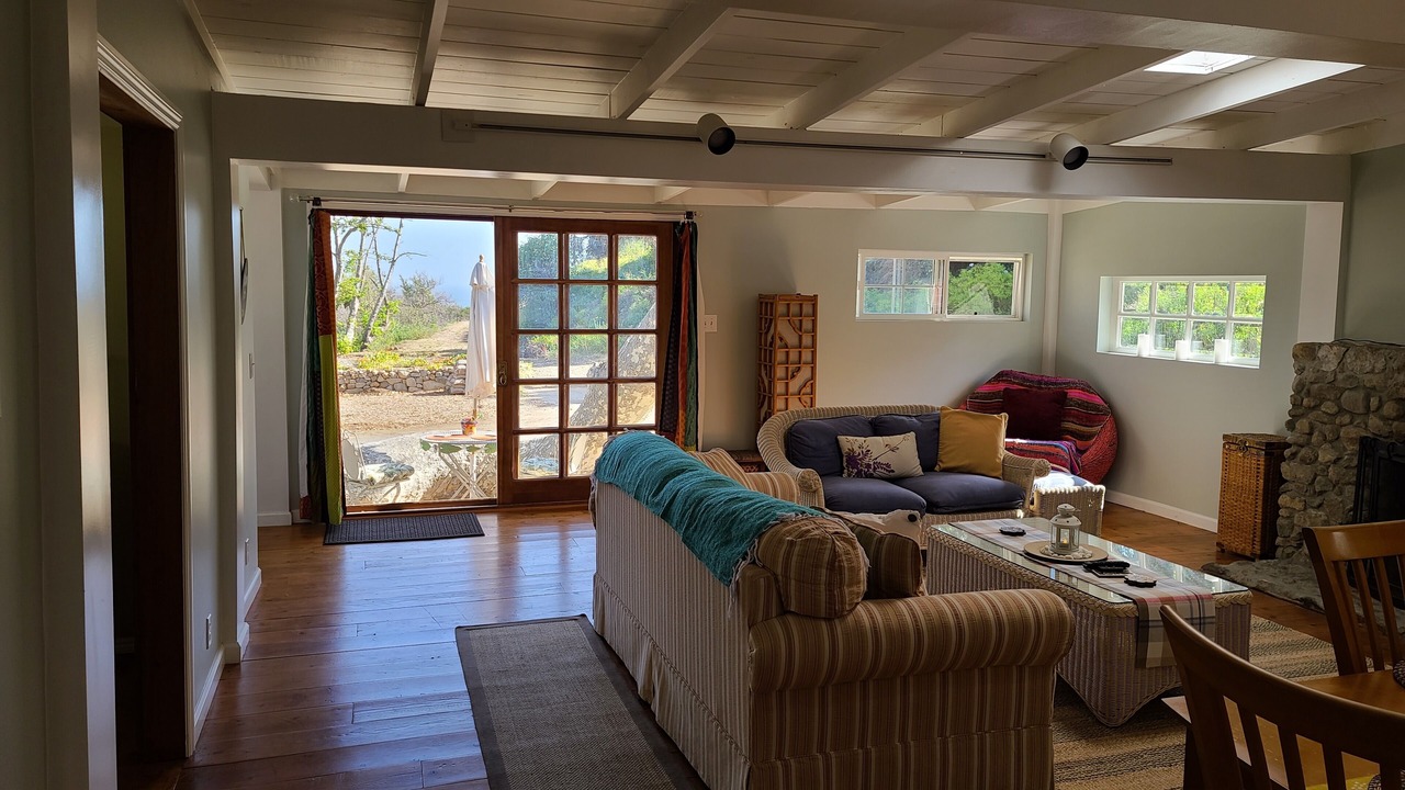 Photo of Livingroom in Western Malibu