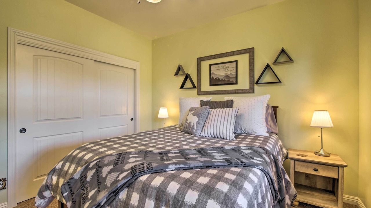 Photo of Bedroom in Twin Peaks