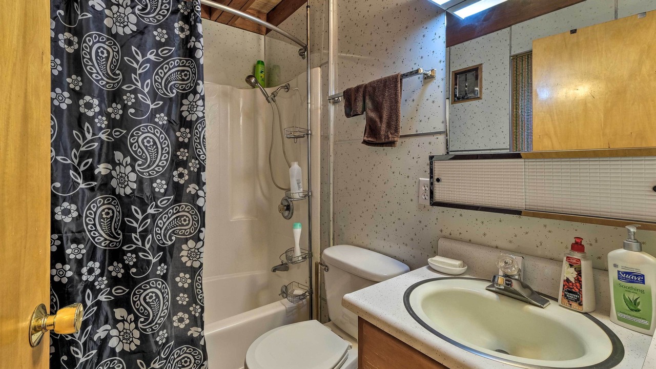 Photo of Bathroom in Groveland
