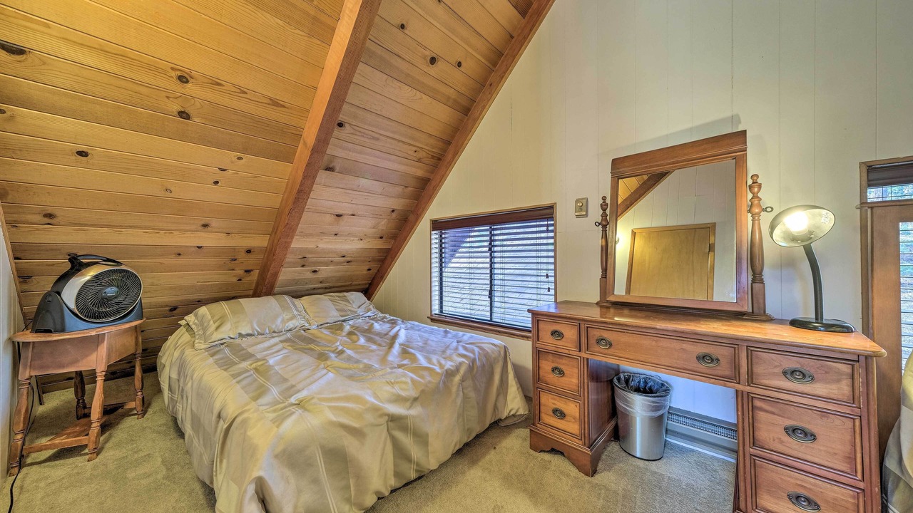 Photo of Bedroom in Groveland