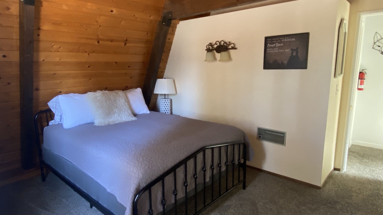 Photo of Bedroom in Arrowbear Lake