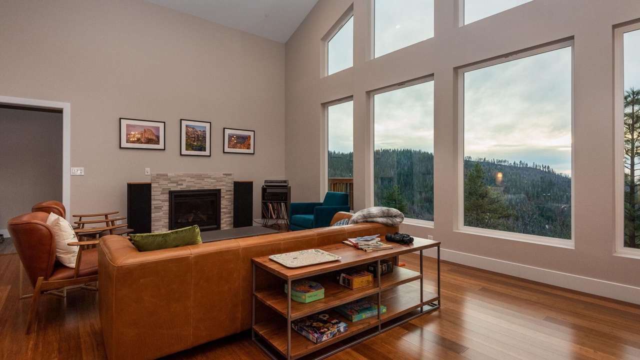 Photo of Livingroom in Yosemite West