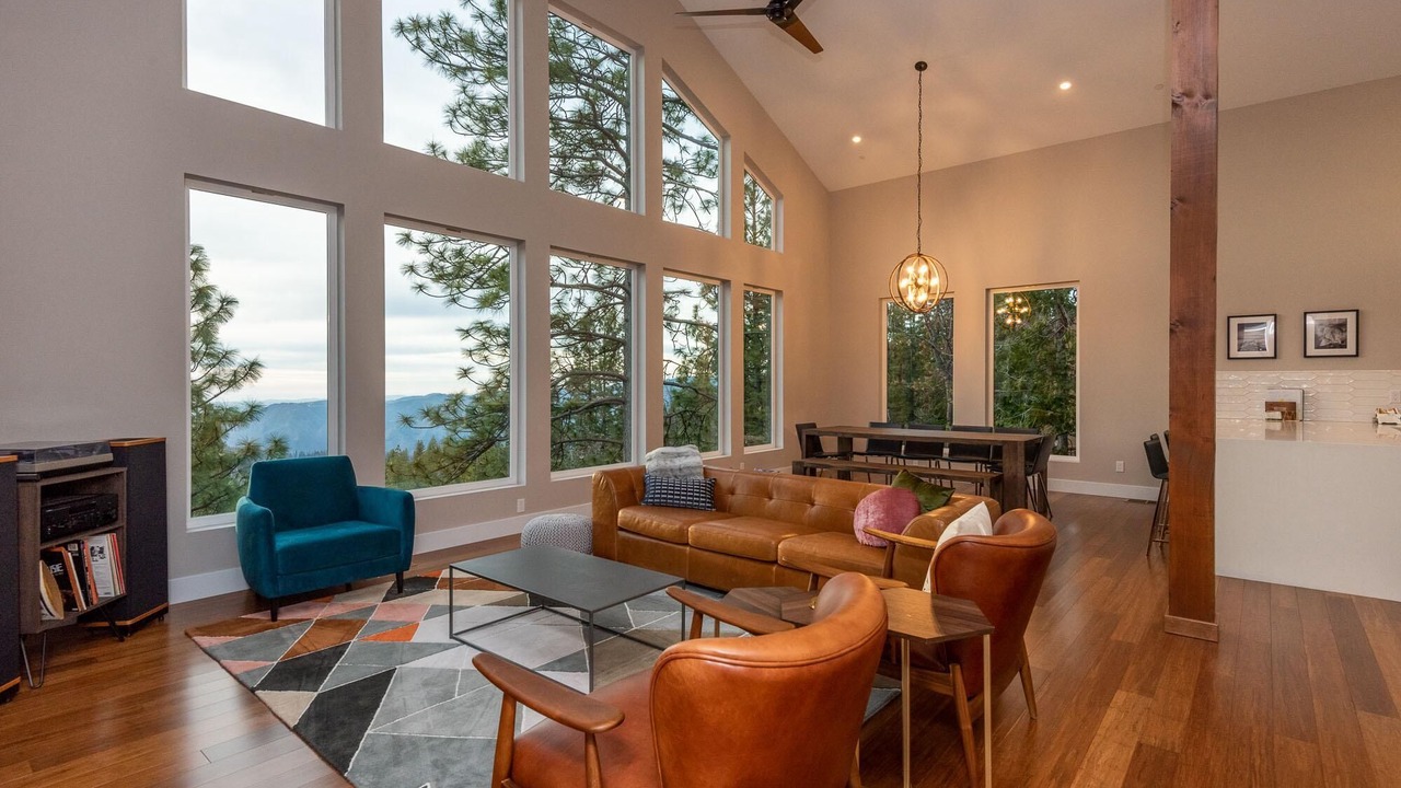 Photo of Livingroom in Yosemite West