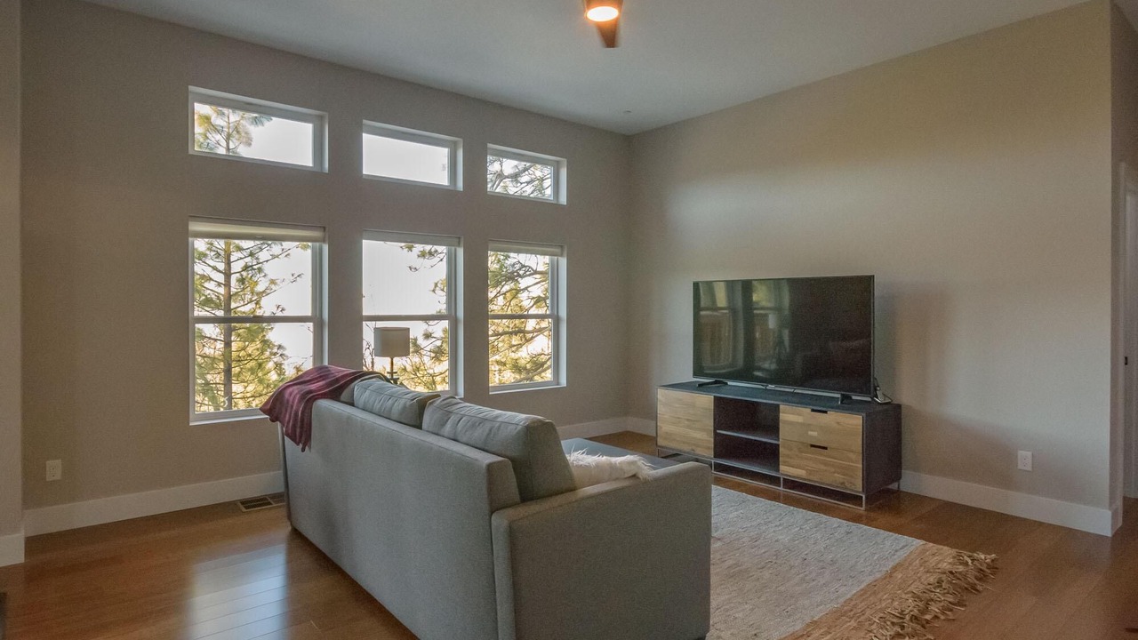 Photo of Livingroom in Yosemite West