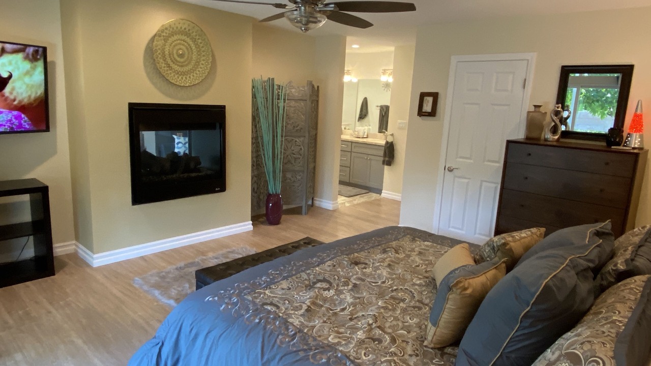 Photo of Livingroom in Racquet Club West