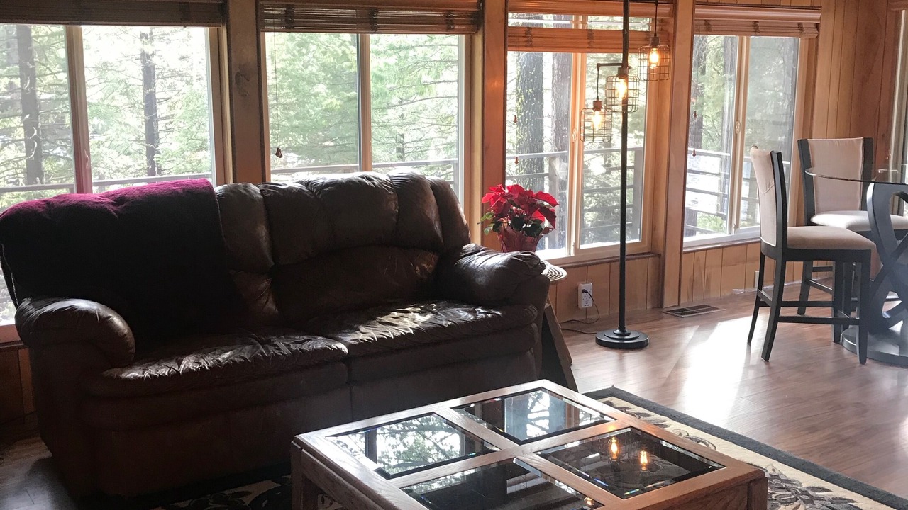 Photo of Livingroom in Hamilton Branch