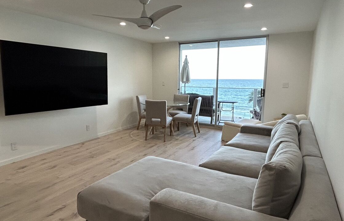 Photo of Livingroom in Eastern Malibu