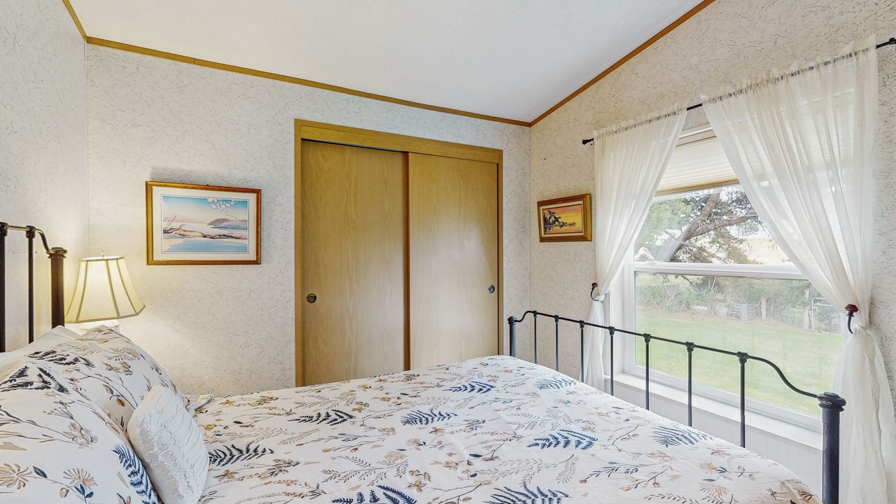Photo of Bedroom in Loleta