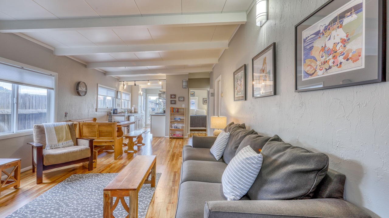 Photo of Livingroom in Eureka