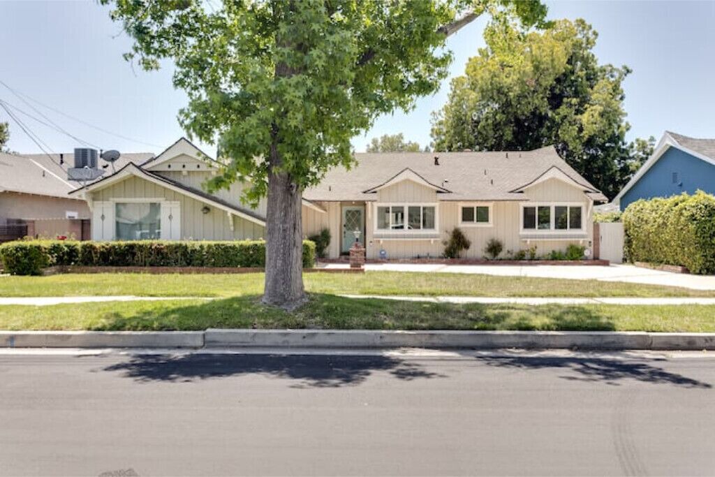 Photo of Outdoor in Valley Glen