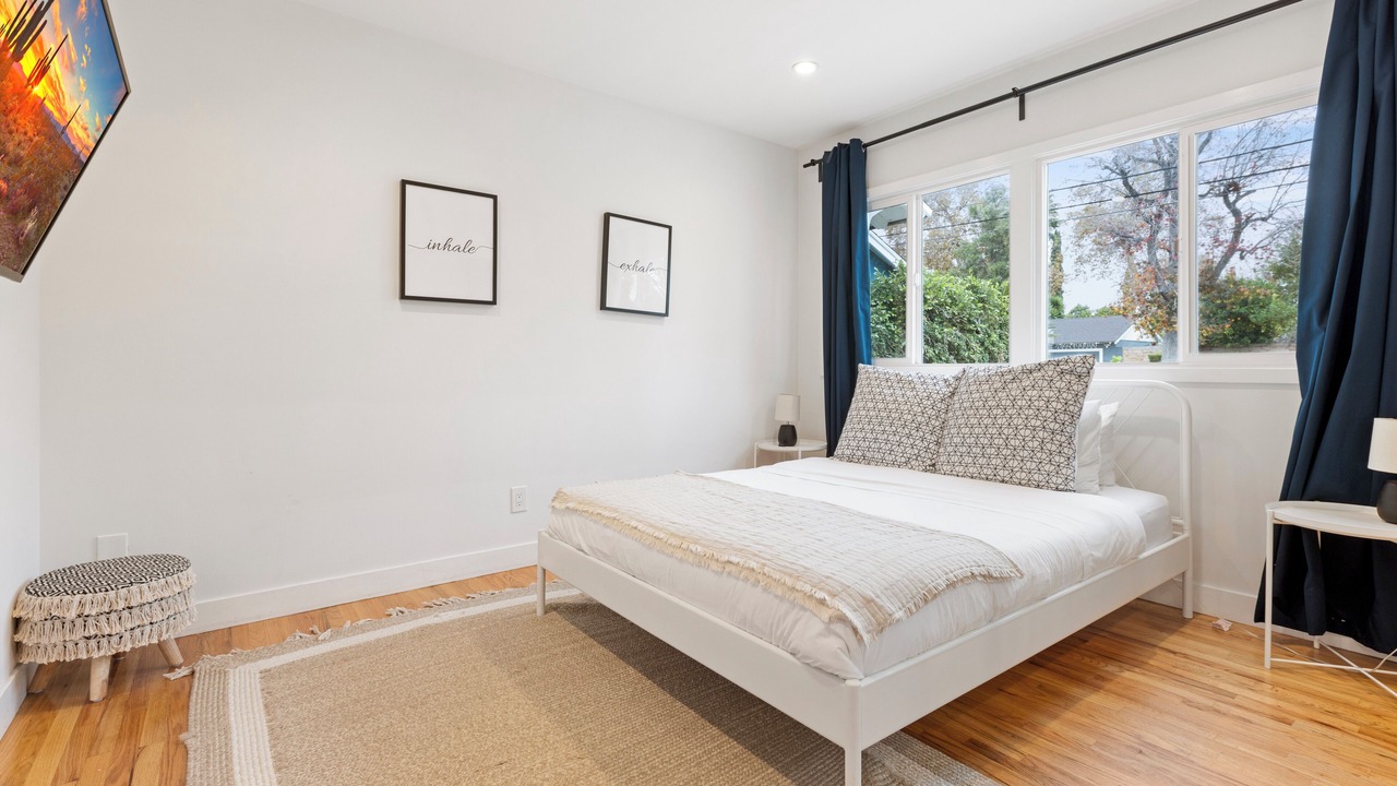 Photo of Bedroom in Valley Glen