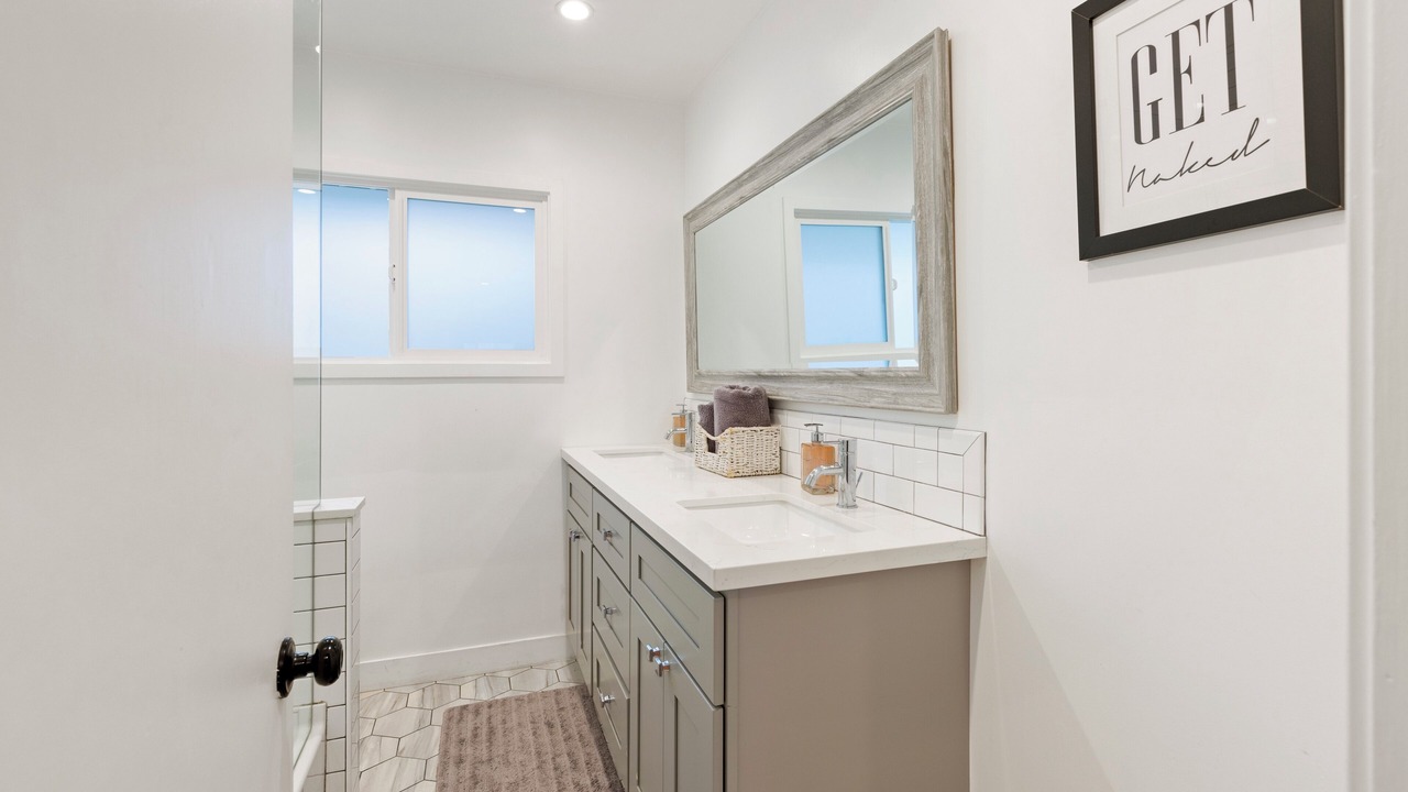 Photo of Bathroom in Valley Glen