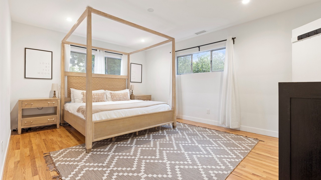 Photo of Bedroom in Valley Glen