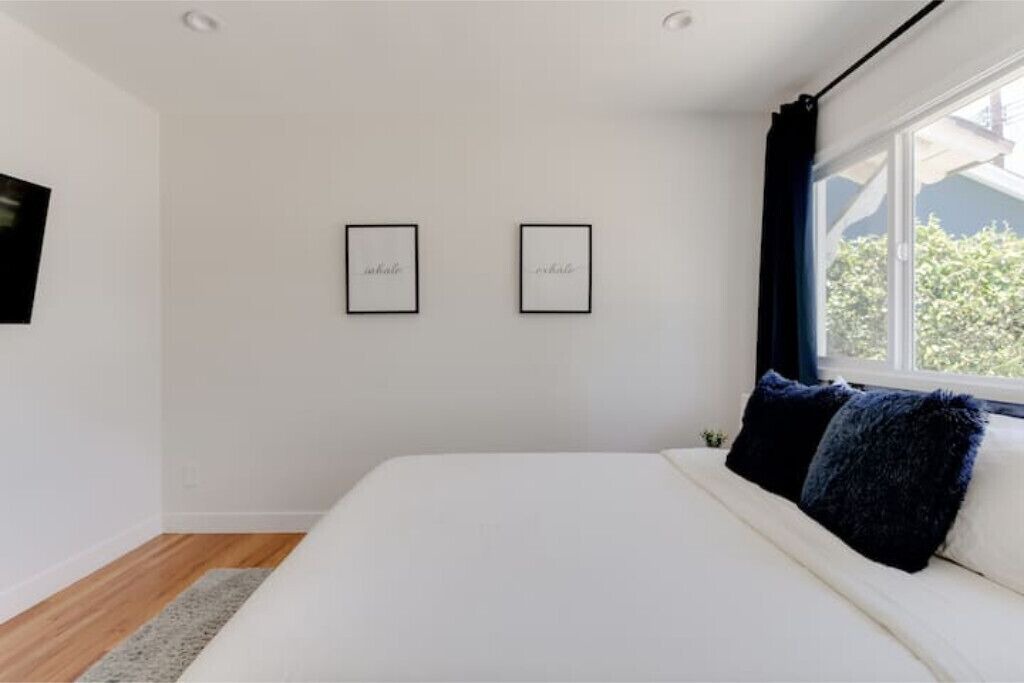 Photo of Bedroom in Valley Glen