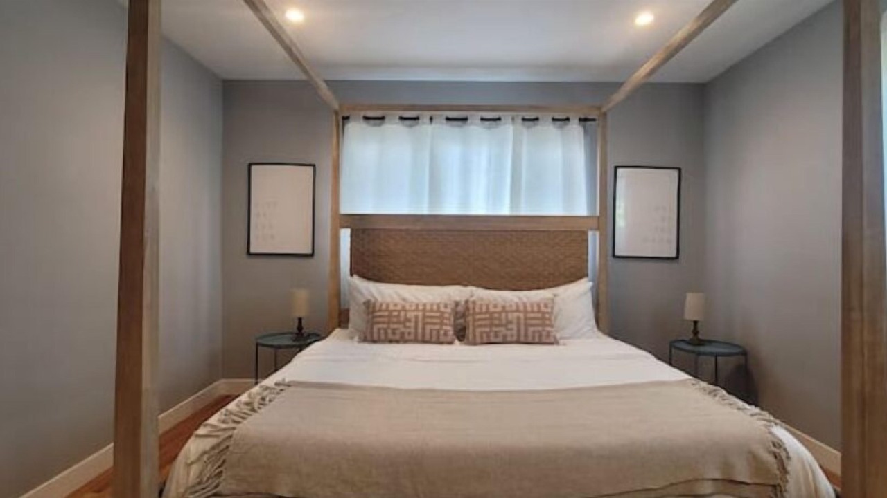 Photo of Bedroom in Valley Glen
