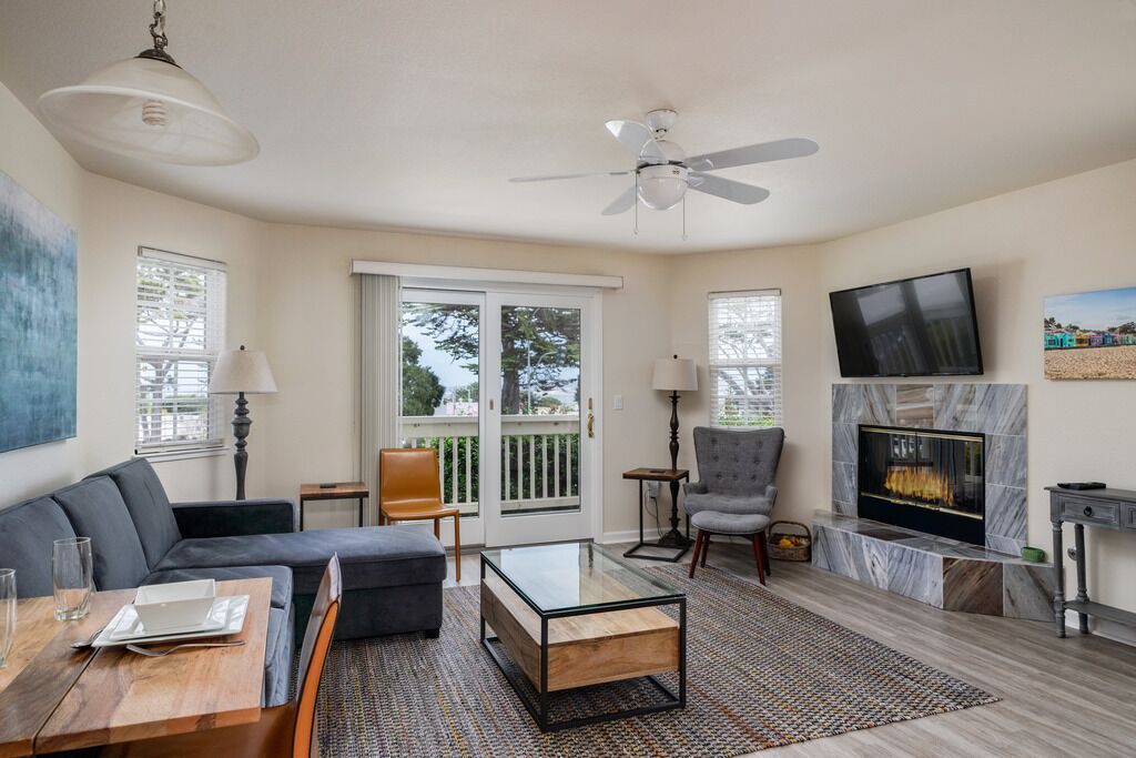 Photo of Livingroom in Monterey