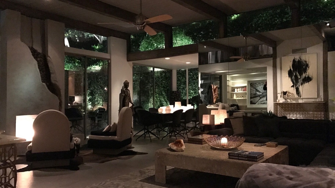 Photo of Livingroom in Beverly Glen