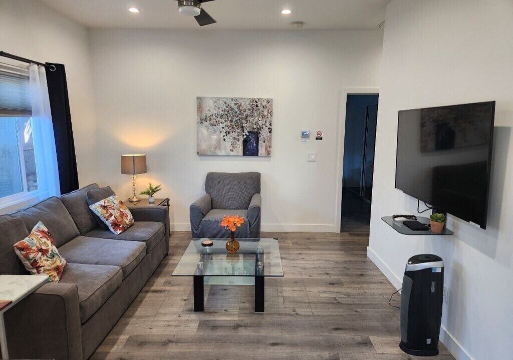 Photo of Livingroom in Northridge