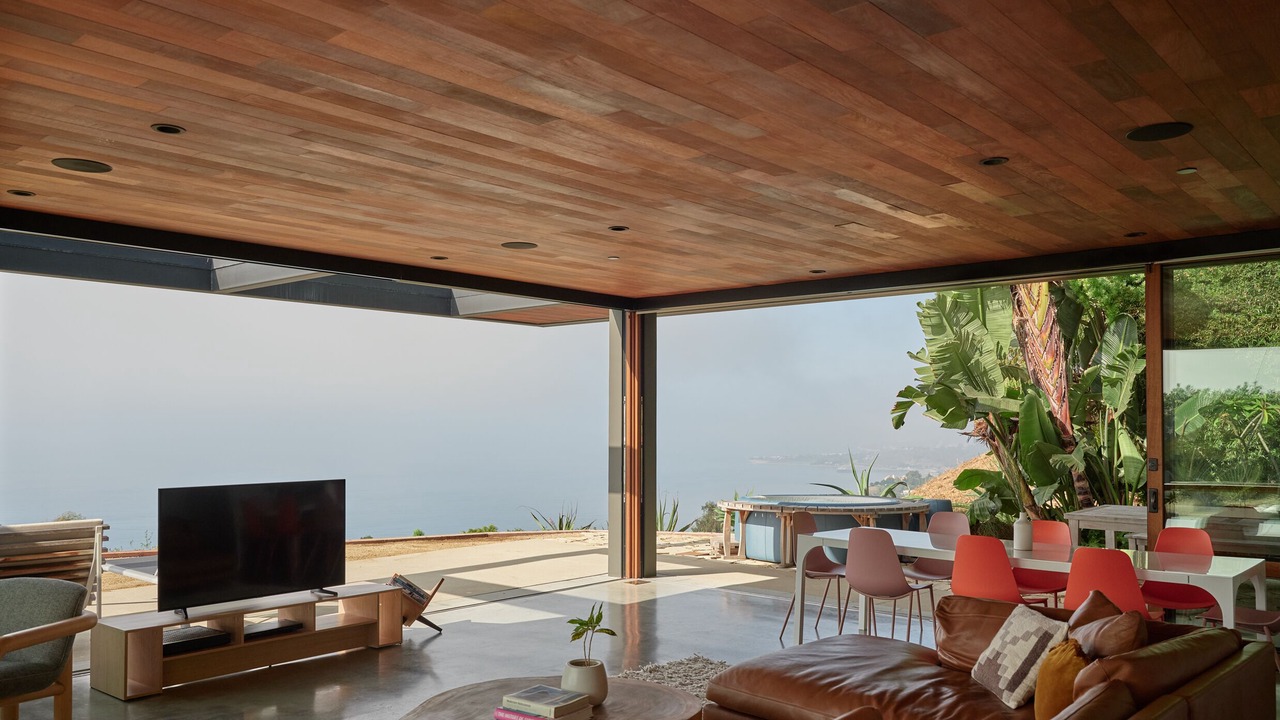 Photo of Livingroom in Eastern Malibu