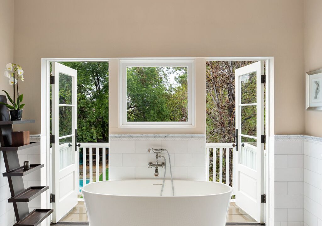 Photo of Bathroom in Toluca Lake